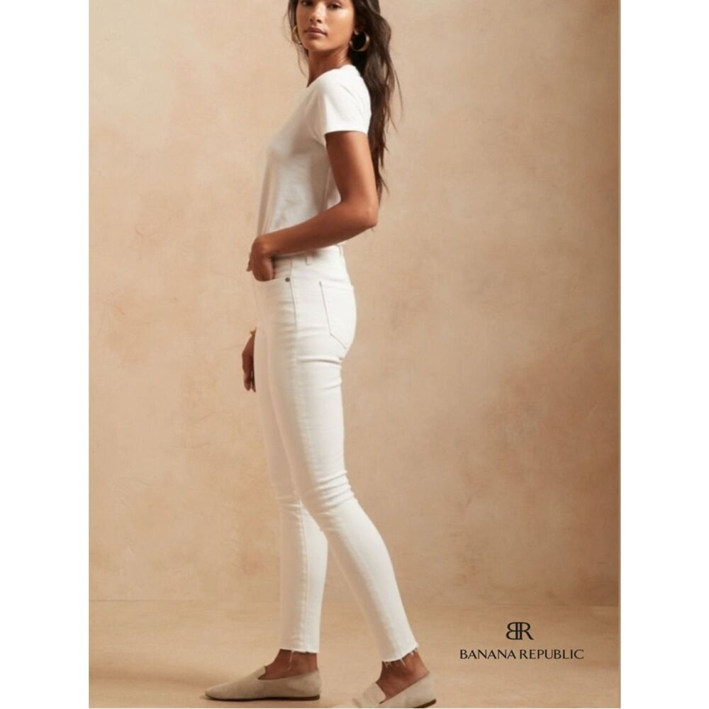 BANANA REPUBLIC White Denim High Rise Skinny Distressed Raw Hem Jeans. 29 Petite